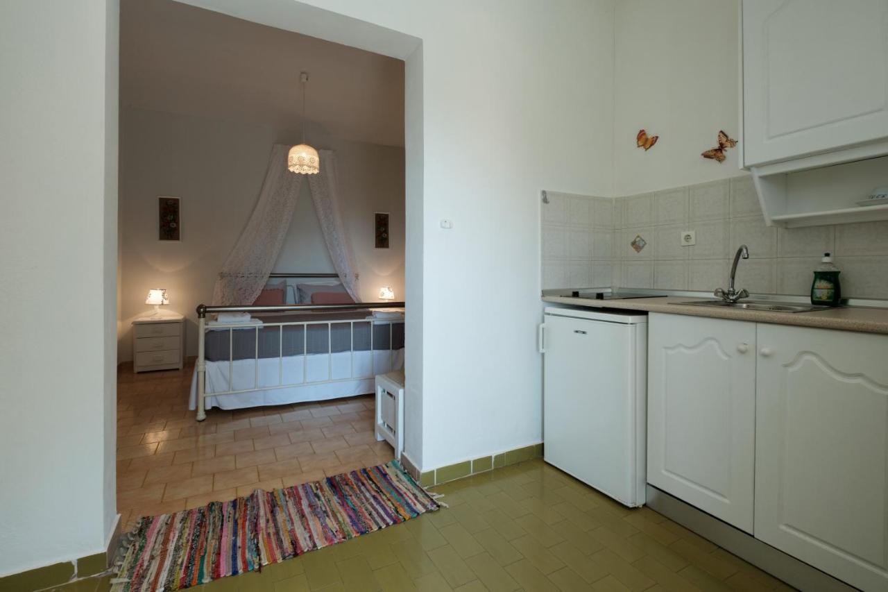 Eftyxia Apartments ปาเลโอกัสไตรซา ภายนอก รูปภาพ