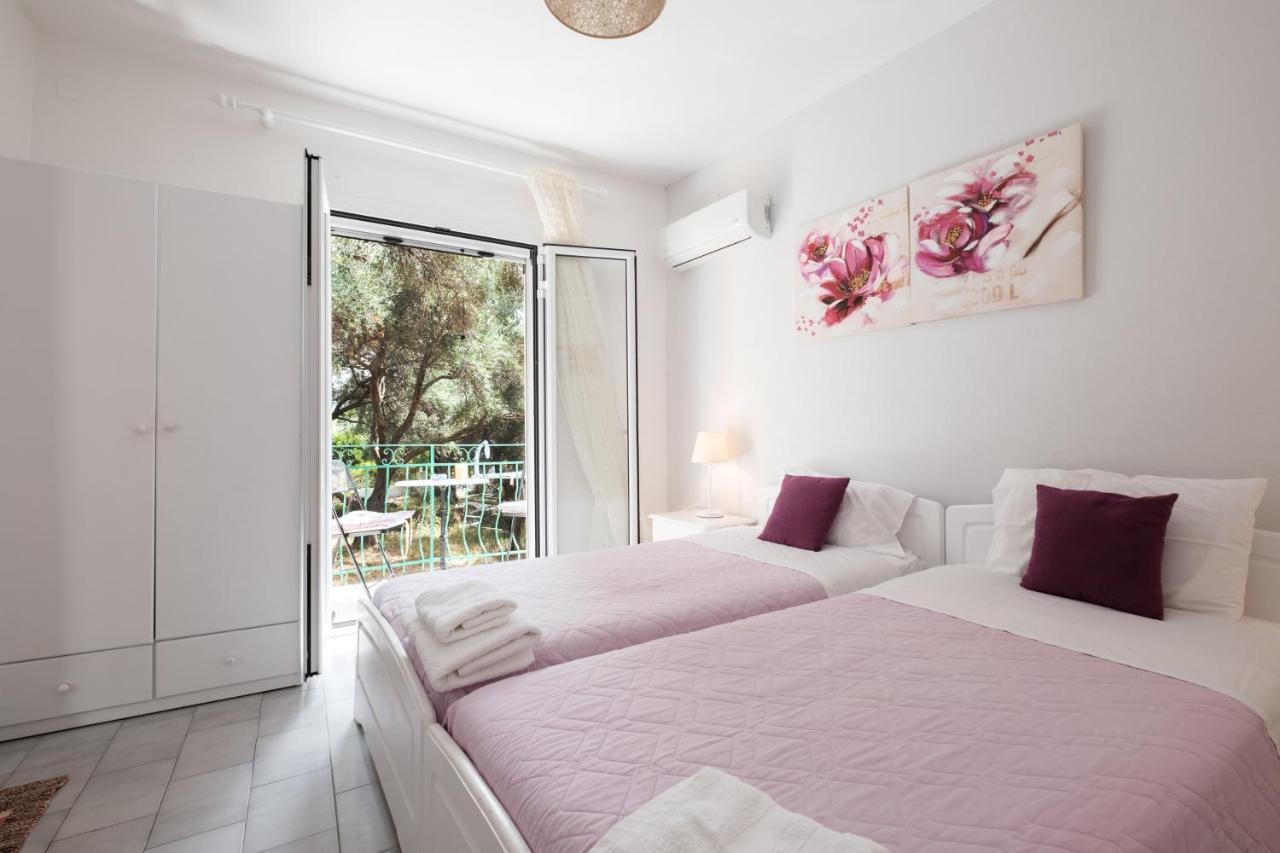 Eftyxia Apartments ปาเลโอกัสไตรซา ภายนอก รูปภาพ