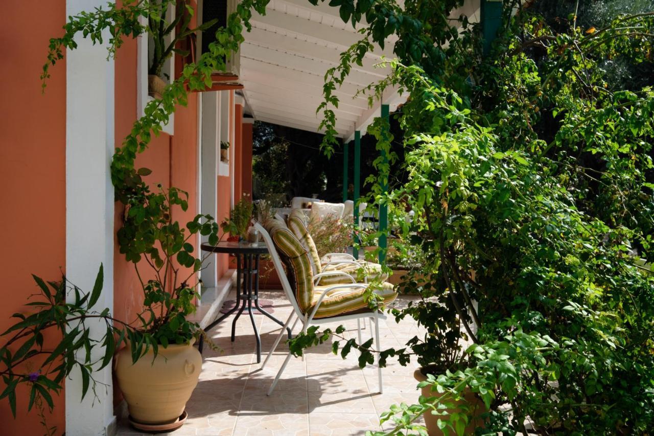 Eftyxia Apartments ปาเลโอกัสไตรซา ภายนอก รูปภาพ